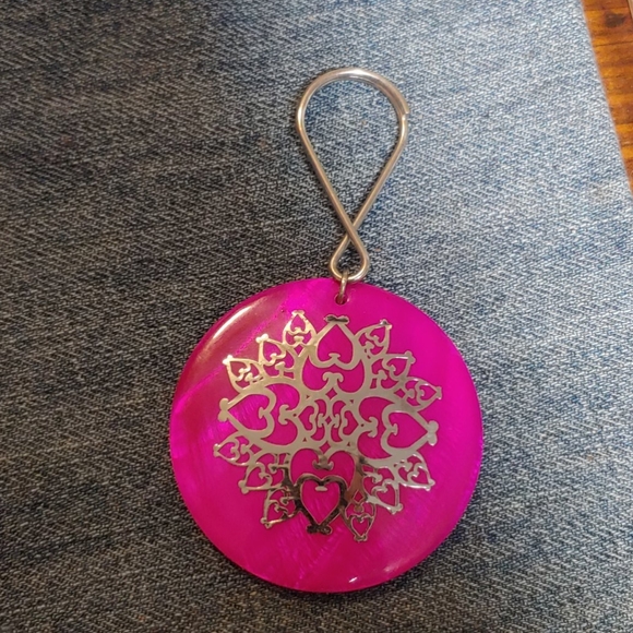 Silver Accented Shell Keychains. - Picture 4 of 7